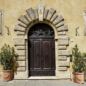 Palazzo Danesi , Montepulciano Stazione Italia